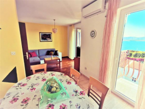 Holiday apartment with a balcony and sea view, just 300 metres from the beach